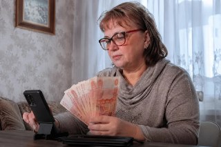 Оренбурженка потеряла почти миллион, поверив мошенникам